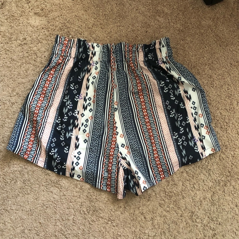 Shein Patterned Shorts - Picture 5 of 5